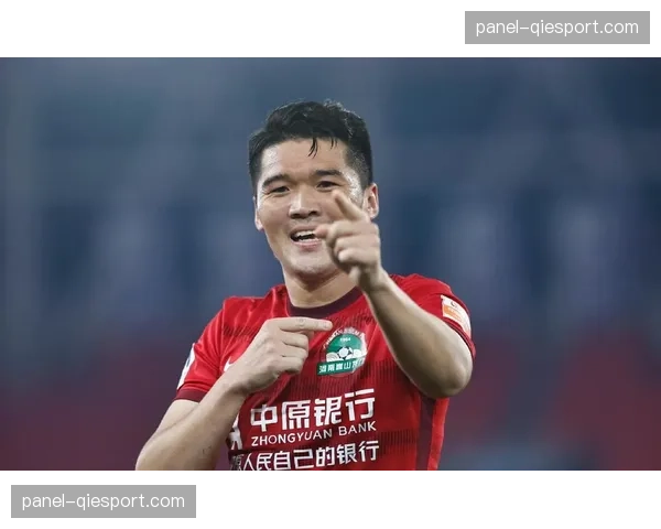 媒体述评：三轮战罢，中超争冠与保级格局已初现雏形