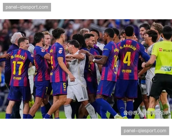 特写:终场哨响,41岁的莫德里奇与克罗斯在伯纳乌相拥庆祝 特写:终场哨响,41岁的莫德里奇与克罗斯在伯纳乌相拥庆祝